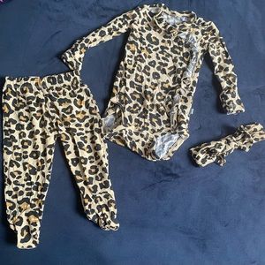 POSH PEANUT baby girl footie set 0-3 months